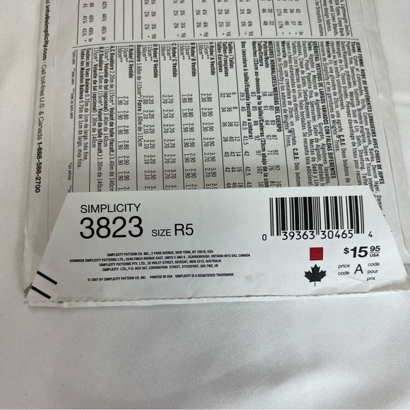 Simplicity Sewing patterns 3823 size 14-22 halter dress - Picture 6 of 6